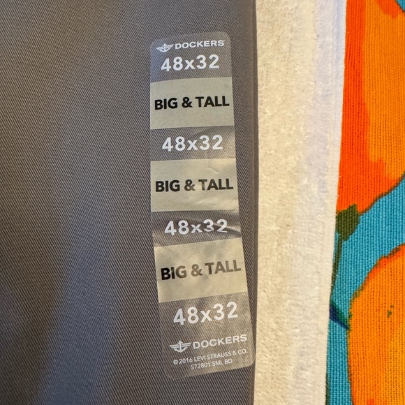 Men’s Dockers. Brand new with tags. Classic fit. 48 x 32. Excellent condition. - Picture 4 of 6